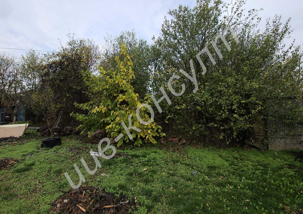 Парцел за жилищно строителство в уредено голямо село