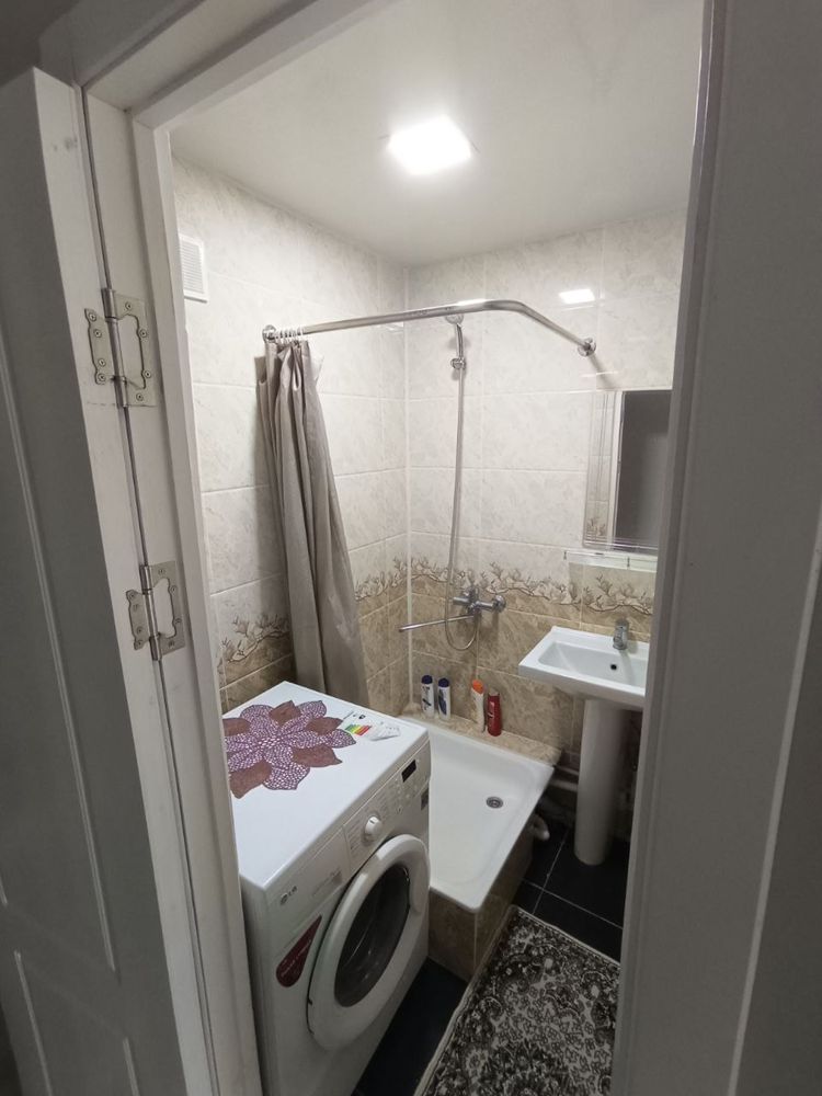 Чирчик шахри 3х ком 3 этаж Гиштли дом Нархи 40.000$ Нарсалари колади