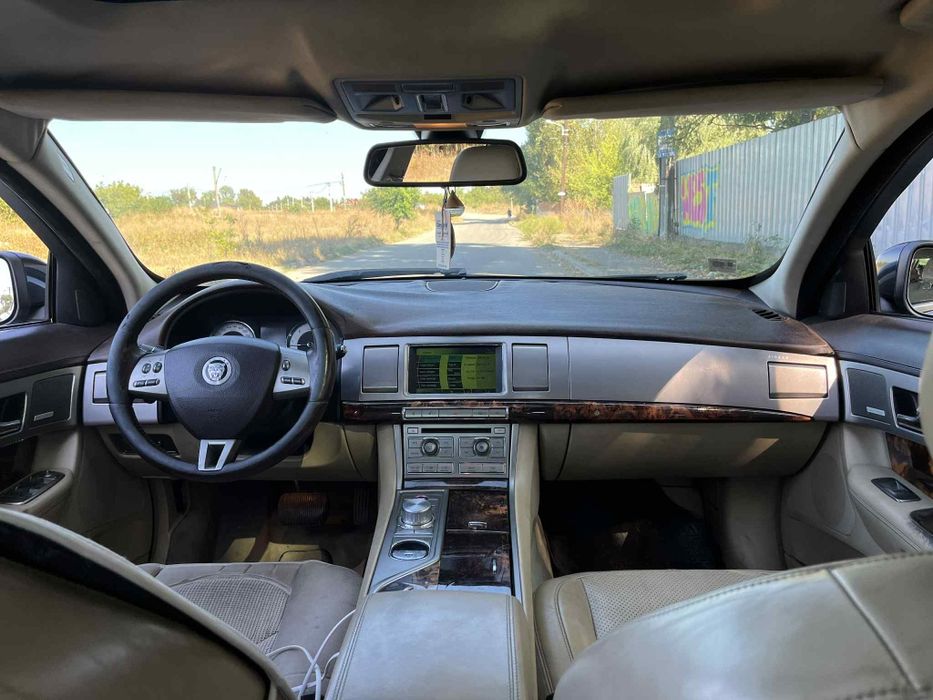 Vând schimb jaguar XF