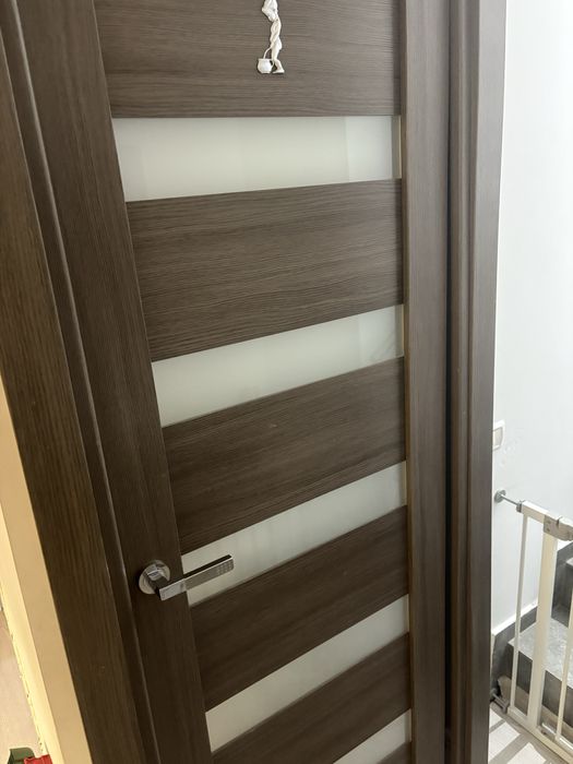Usa interior cu geam wenge