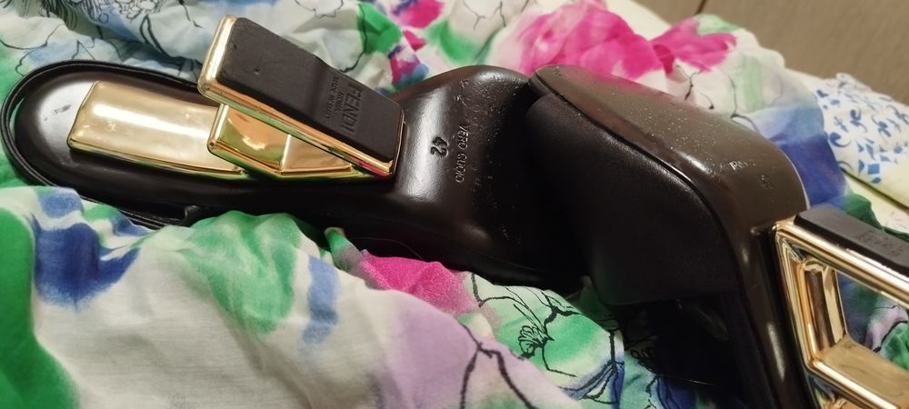 Сандали Fendi кожени