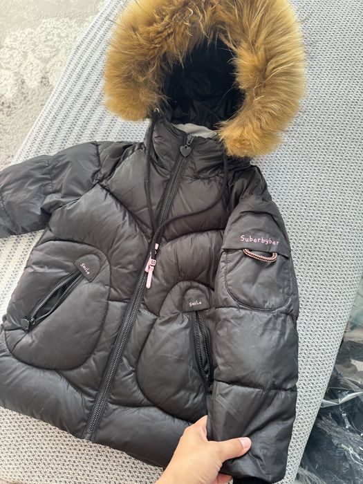 Продам куртку для девочки примерно на 4-5 леь в отличном состоянии