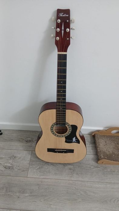 Продам гитару madina 38