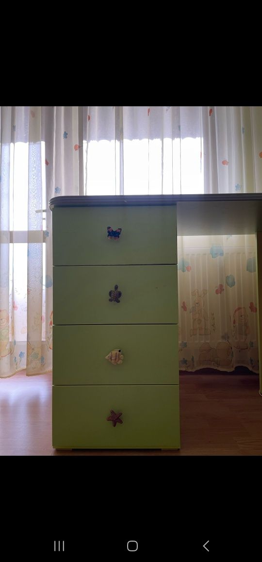 Mobilier , pat,  noptieră și birou copii.