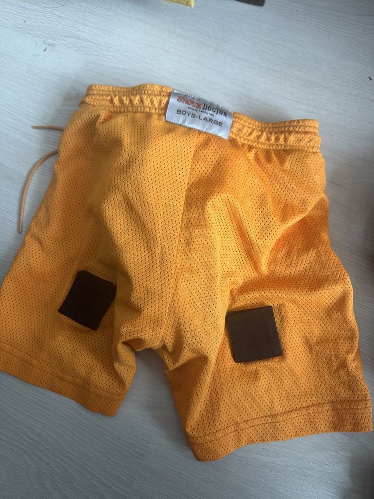 Продам хоккейную экипировку