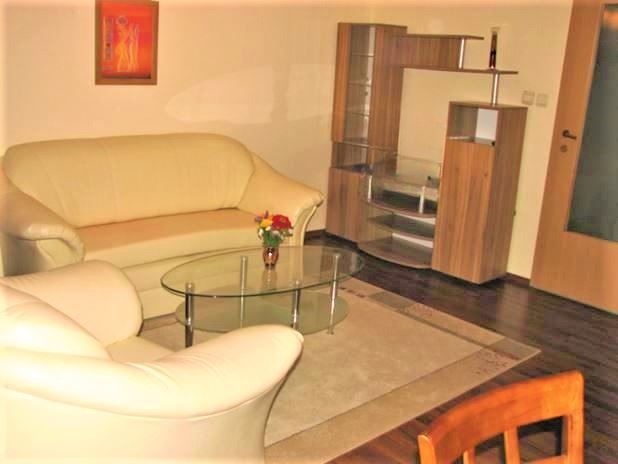 Дава се под наем Двустаен апартамент в София, Център - 69 кв.м за 428.4 € - Снимка #1