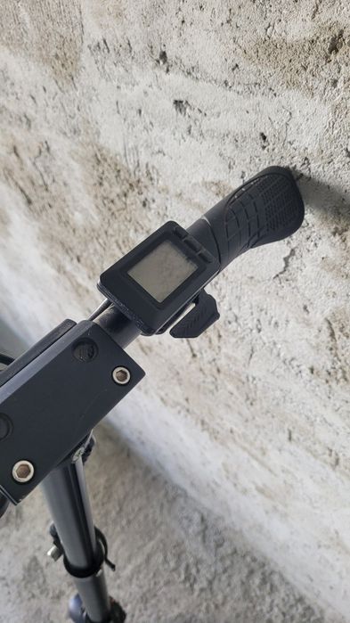 Trotinetă electrică – 500 lei negociabil

Vând trotinetă
