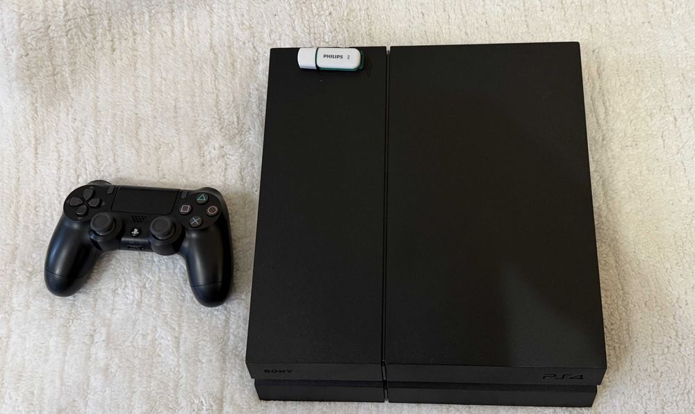 отличен Playstation 4 500 Gb с FW 9.00, + FC 26 Fifa 26