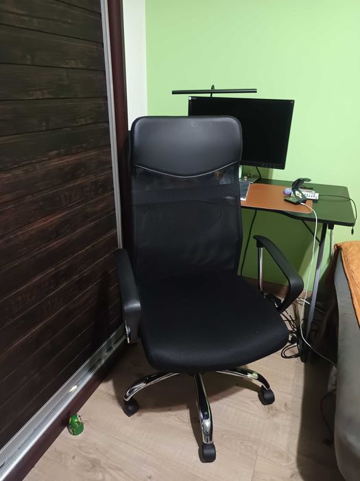 Комплект геймърско бюро и офис стол