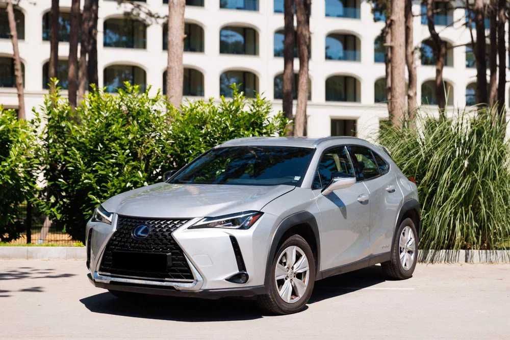 Lexus UH hybrid | Rent A Car