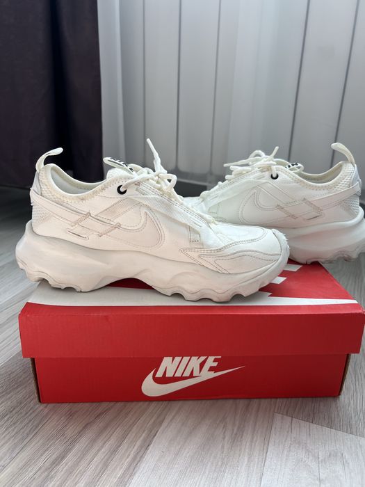 Дамски маратонки  NIKE TC 7900