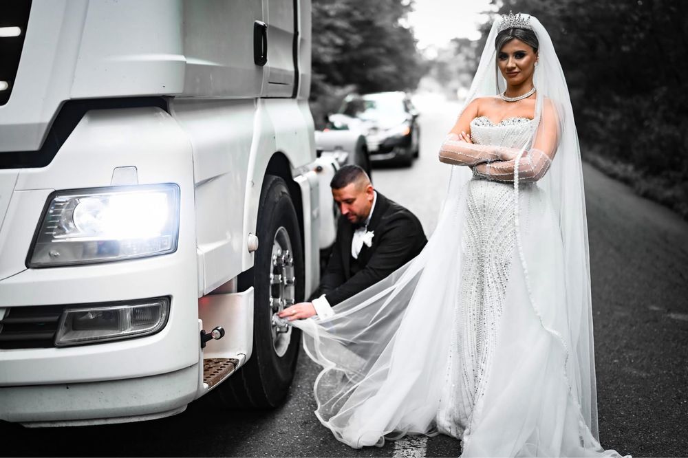 AK Mega Events - Aducem povestea ta in lumina elegantei