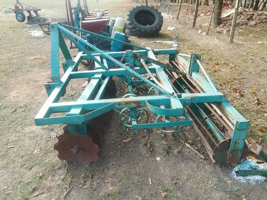 Vând presă de balotat și combinator