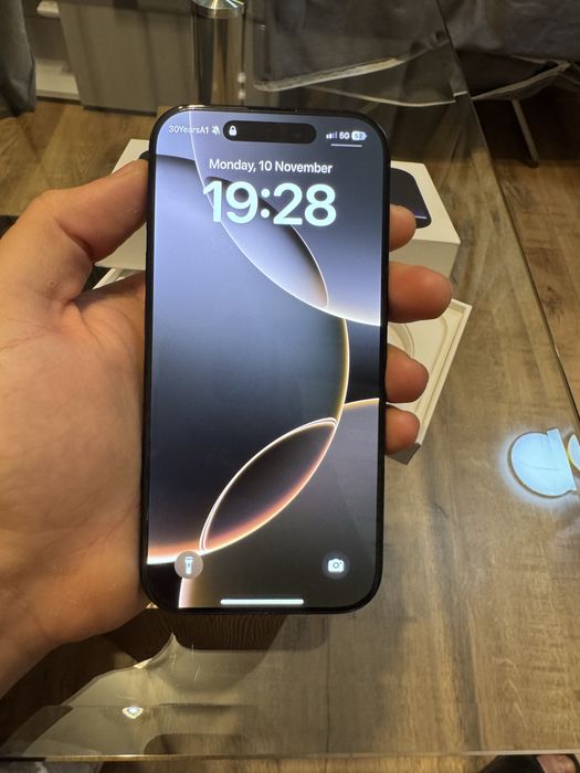 Iphone 16 Pro 256Gb гаранция+зарядно