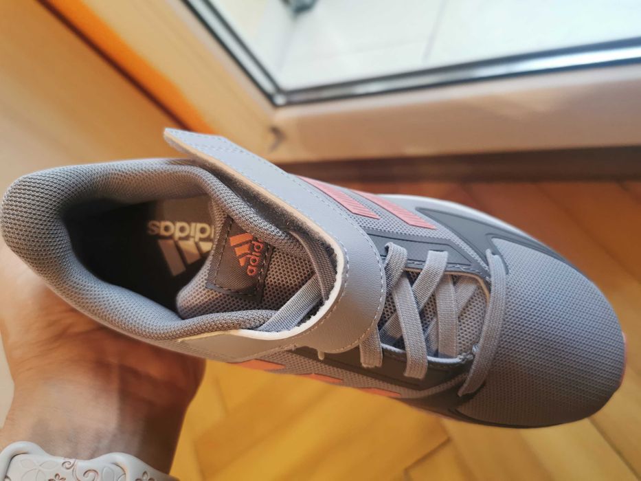 Маратонки Adidas Нови