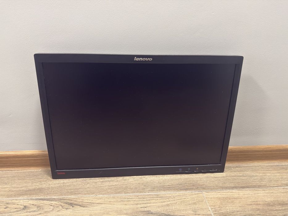 Монитор Lenovo Thinkvision
