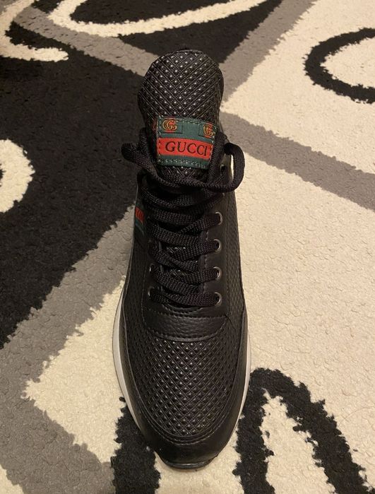 Vand adidasi gucci