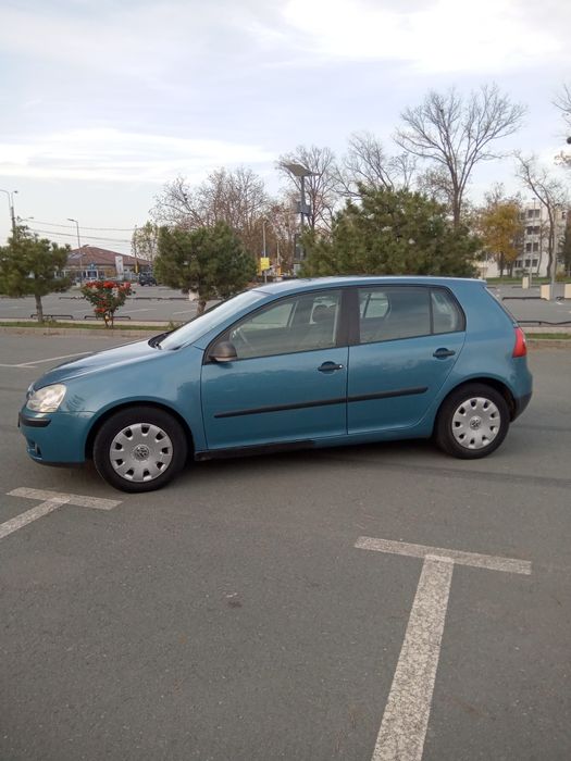Vând Volkswagen Golf 5