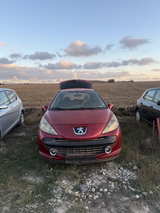 Peugeot 207 1.4 бензин само на части