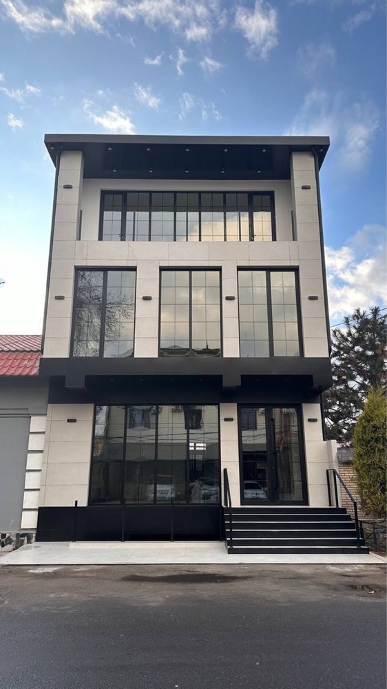 ПРОДАЁТСЯ ЗДАНИЕ ! м.Ойбек  4х(этаж) - 500м2 (Под любой бизнес)