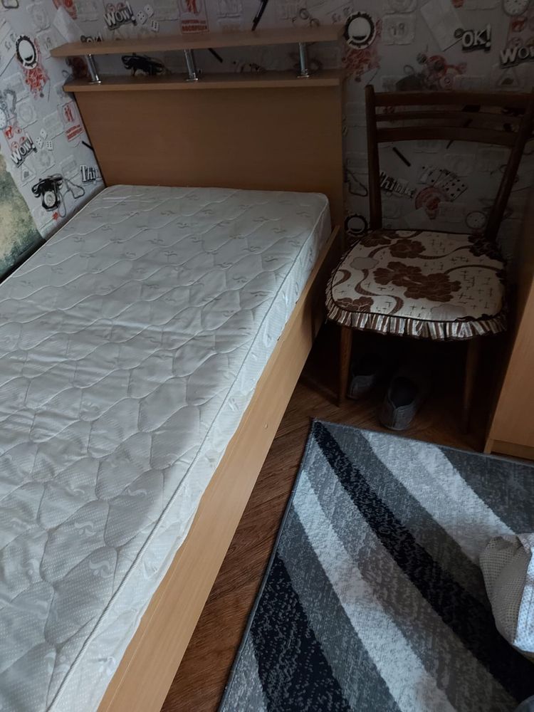 Кровать с матрасом
