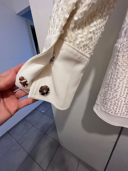 Ефектно бяло сако