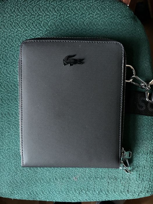 Продам барсетку лакосте пужская