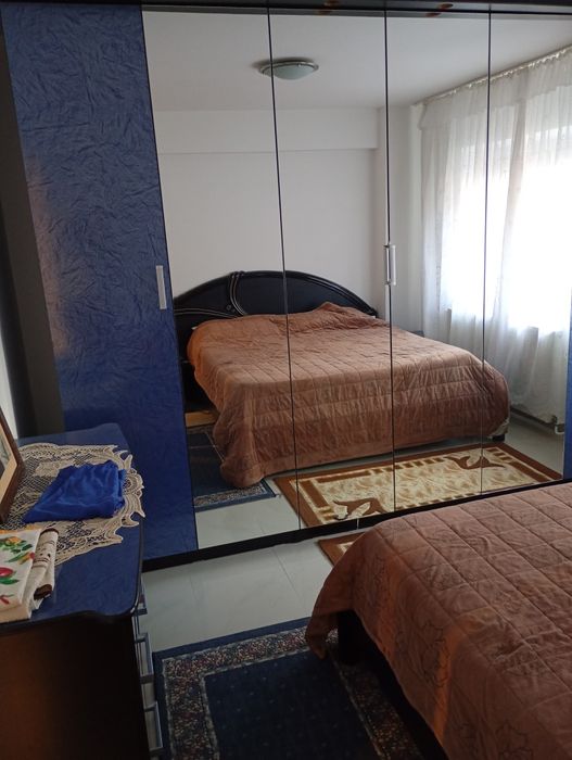 Vând apartament complet renovat