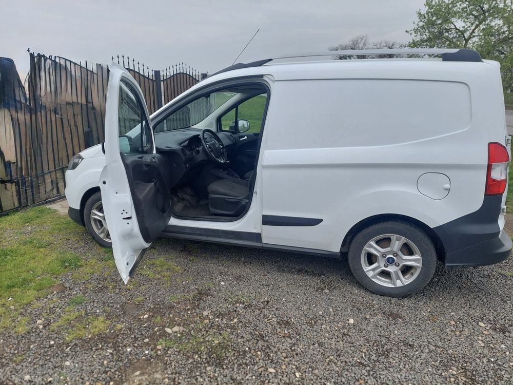 Dezmembrez Ford Transit Courier 2022