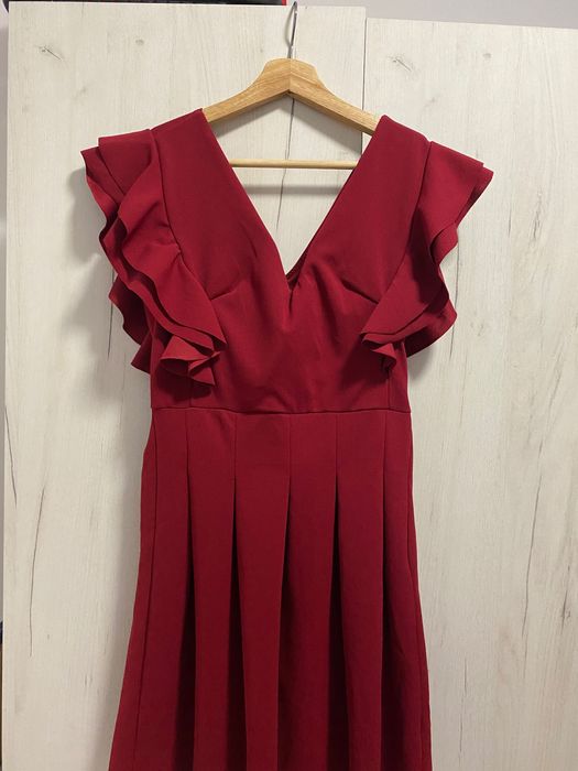 Schimb sau Vând urmatoarele rochite