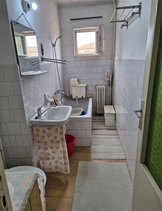 Apartament cu doua camere , zona Rogerius
