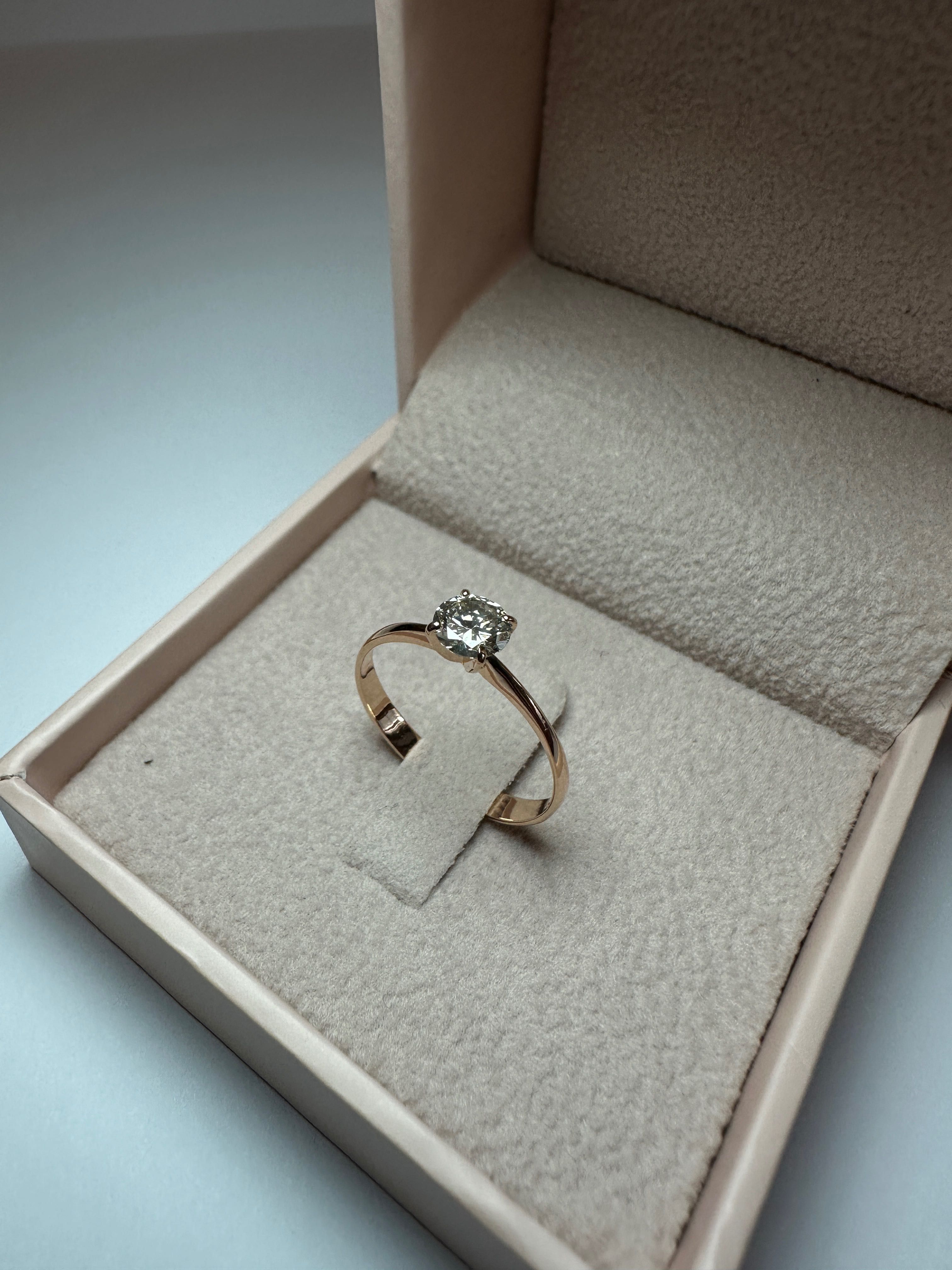 Здатен пръстен 14К с диамант 0,51 ct съел сертификат
