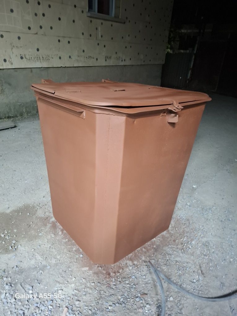 Продам квадратную бочку металлическую.