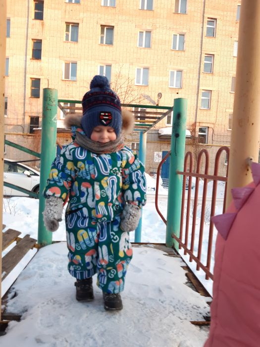 Продам зимний комбинезон на мальчика