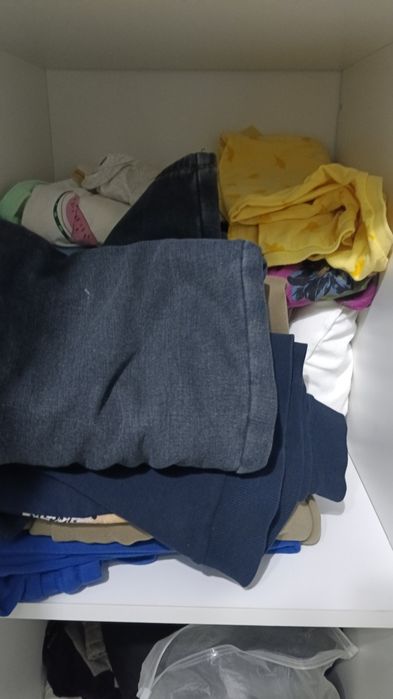 Вещи отдам только нуждающим . 46размер женским.заберите