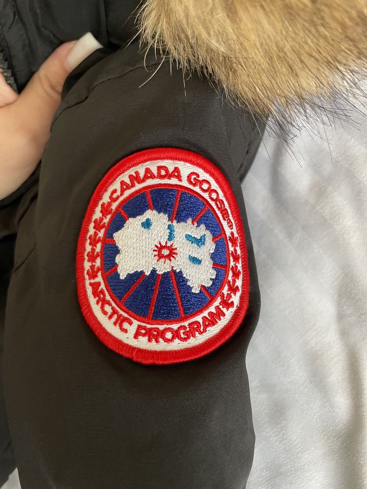 Geaca groasa Canada Goose  pana la 2 ani