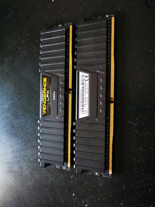 Memorie RAM ddr4 16gb 3000