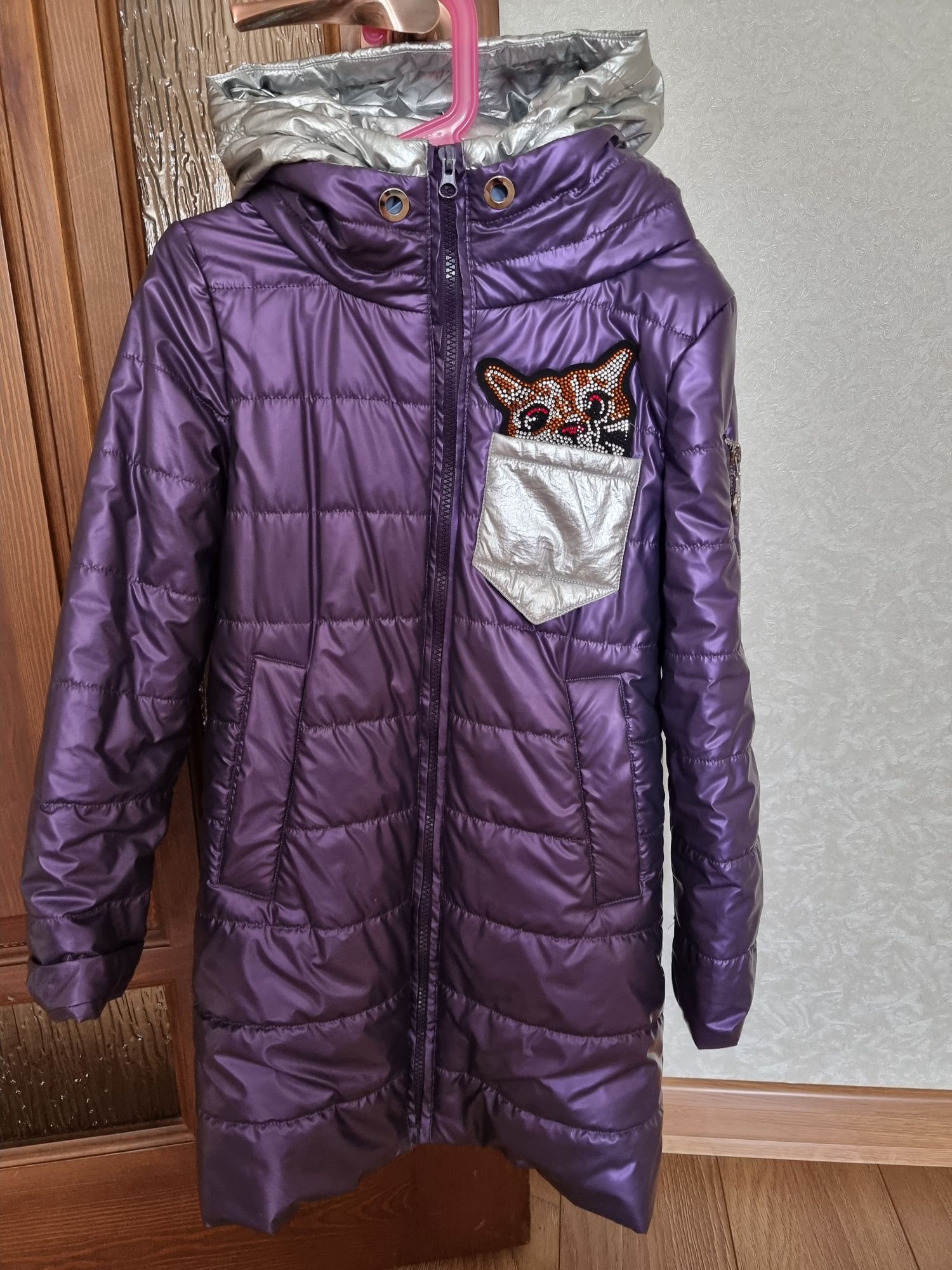 Продам куртку для девочки