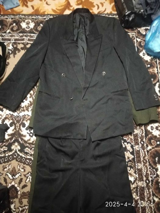 Продаются костюм брюки и одежды