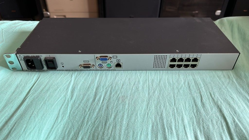 KVM + switch Consola HP Remote Management 17 inch completă