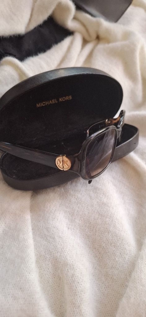 Разпродажба на дамски слънчеви очила! GUESS, D&G, FERRE, GUCCI
