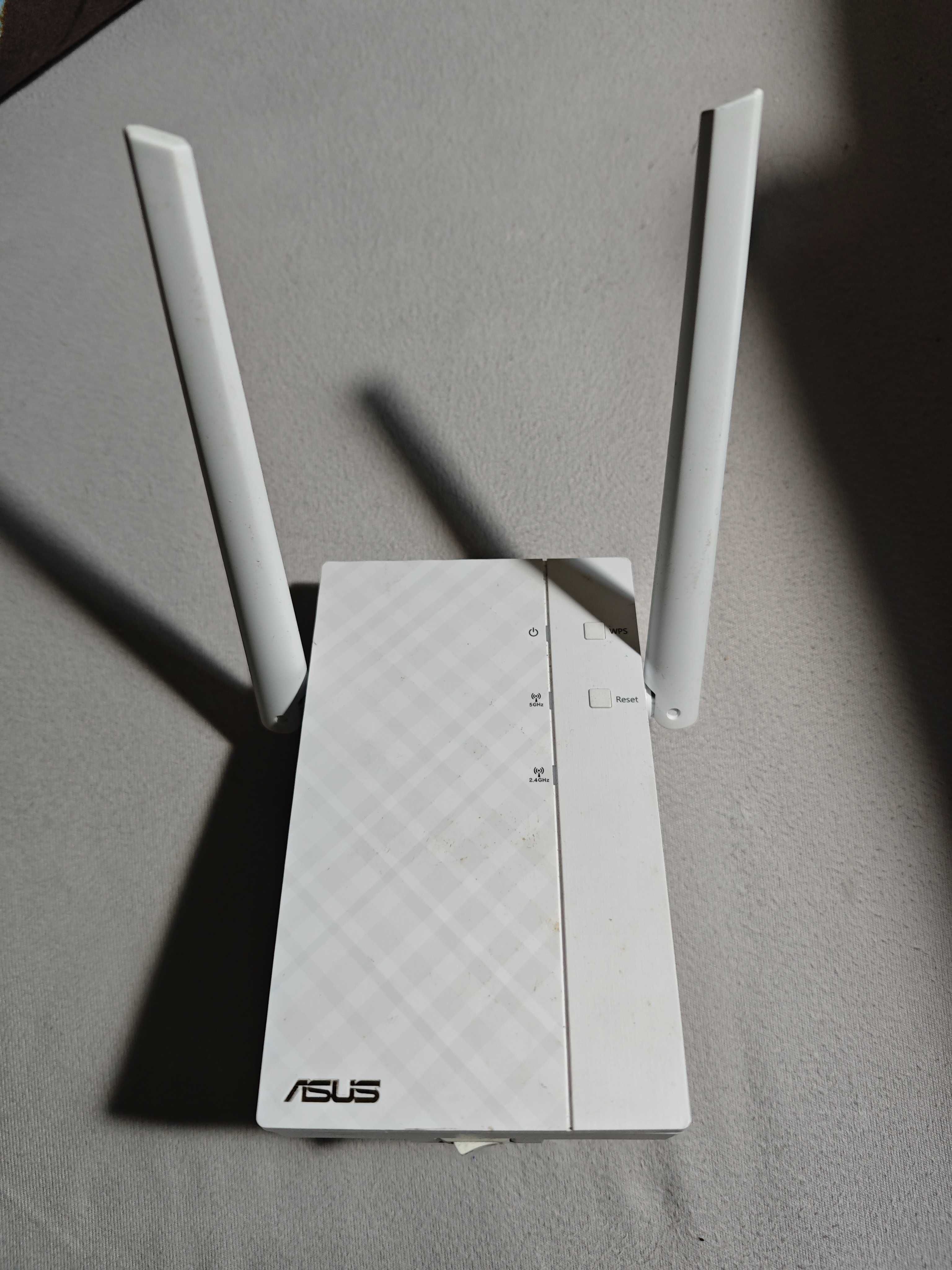Усилвател на интернет Access Point ASUS RP-AC56 AC1200 Dual band