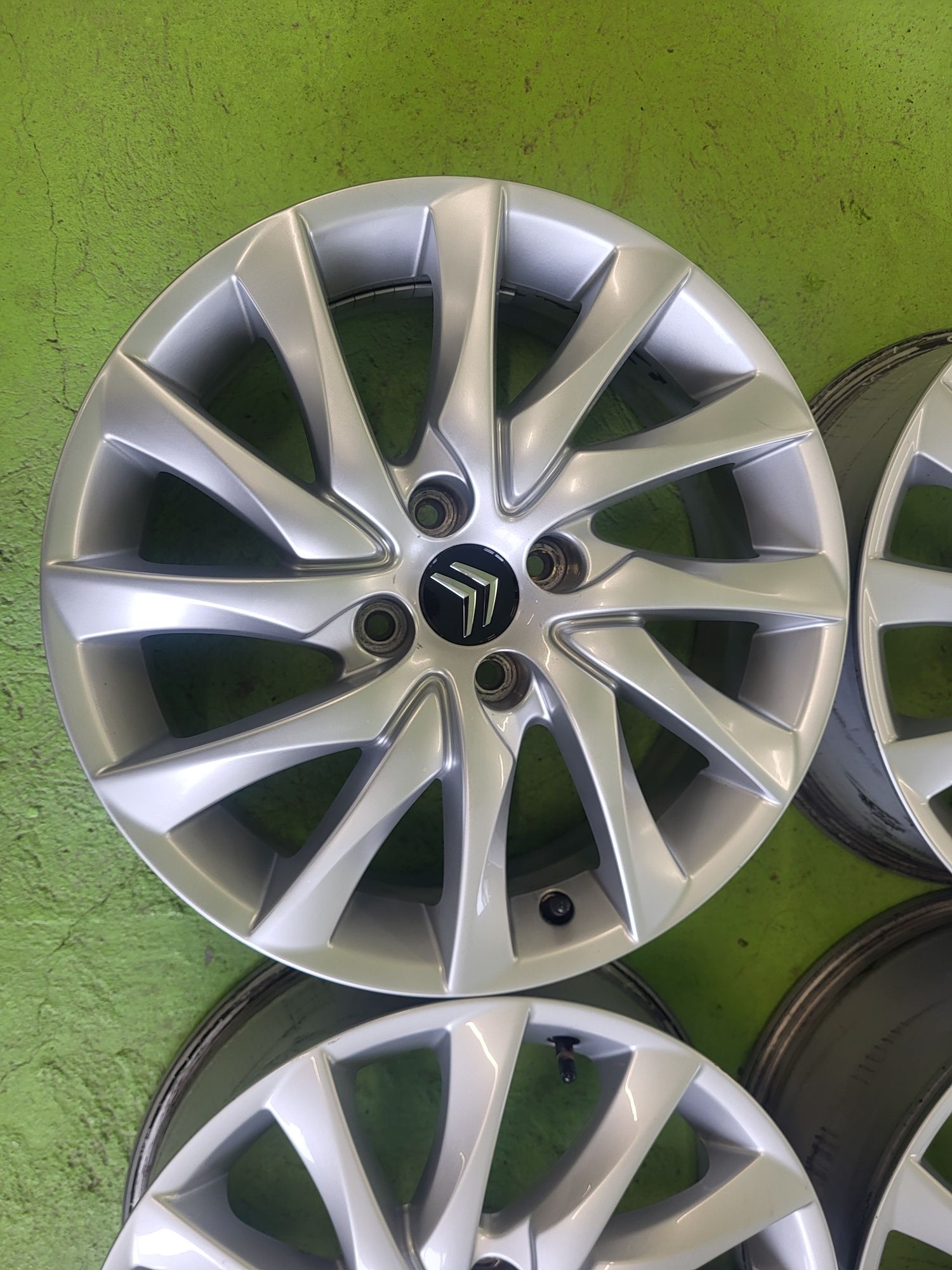 17 4x108 Citroën Peugeot лети джанти 4х108