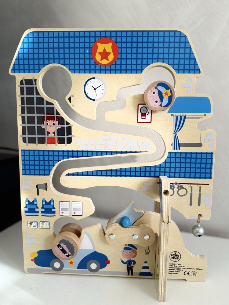 Дървена монтесори играчка
