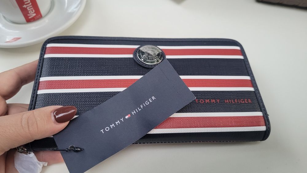 Нов портфейл с етикет