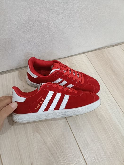 Продам кроссовки gazelle