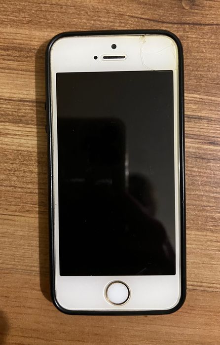 Продавам iPhone SE