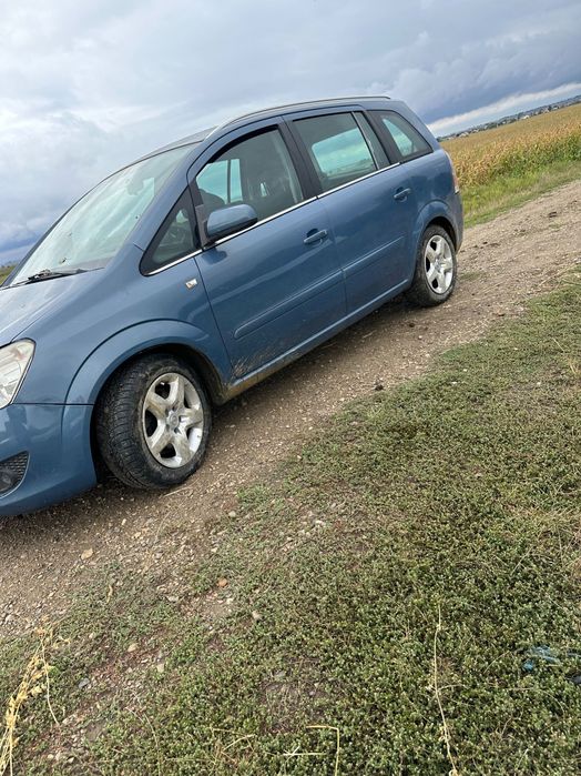 Dezmembrez opel zafira 1.7dci 2008