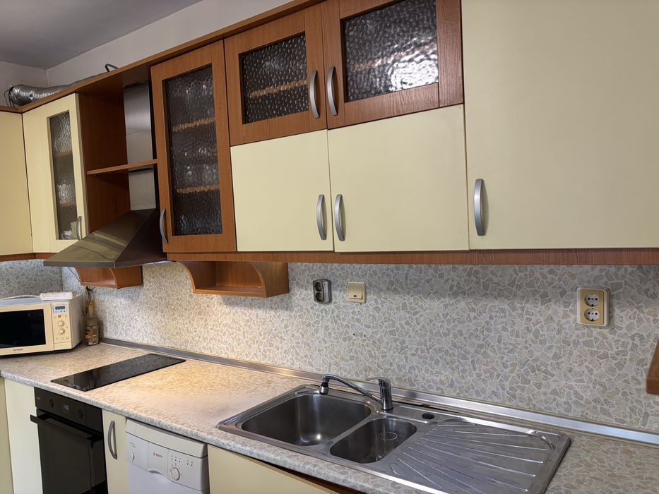 Продавам кухня с размери 3.40/ 1.55