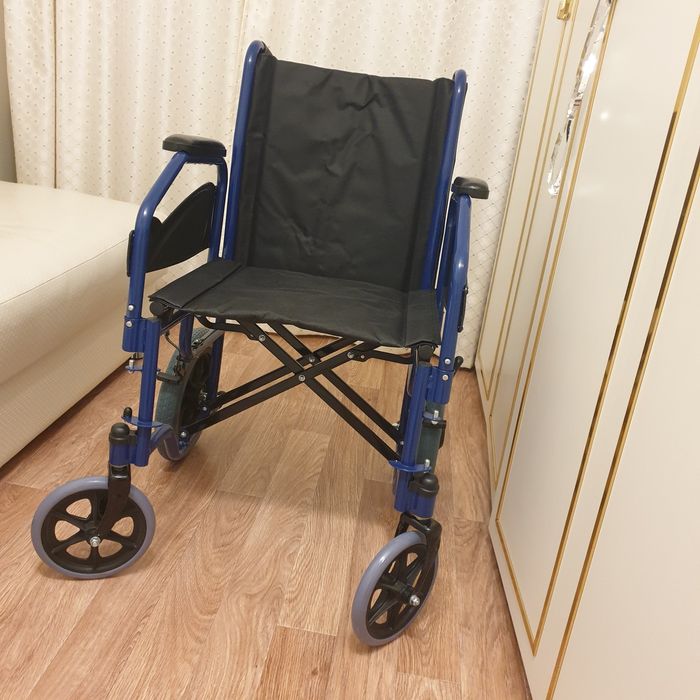 Продам  новую инвалидную коляску
